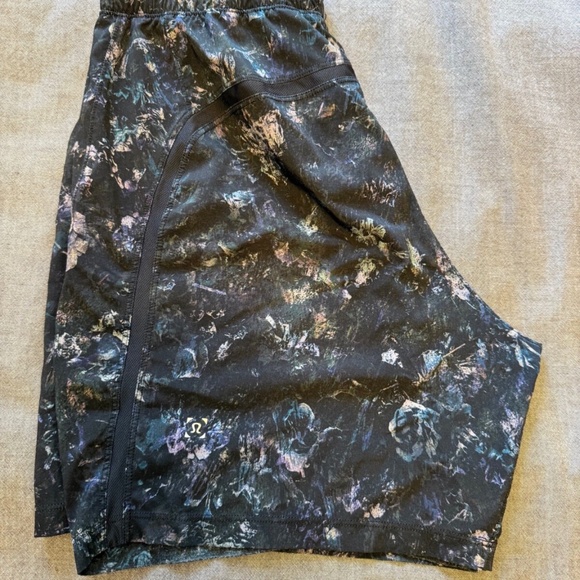 lululemon pace breaker shorts 7" unlined small - Picture 1 of 3